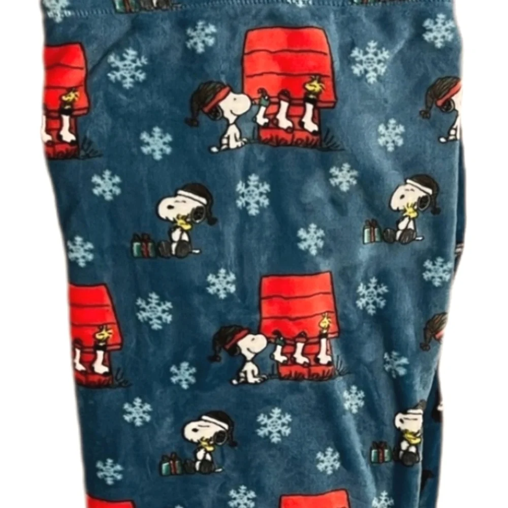 NEW Peanuts Holiday Christmas Snowflakes Snoopy Throw Berkshire 50” x 70”